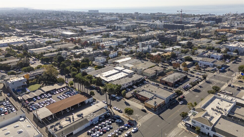 More Photos Of 1428 12th St, Santa Monica Apartments For Sale