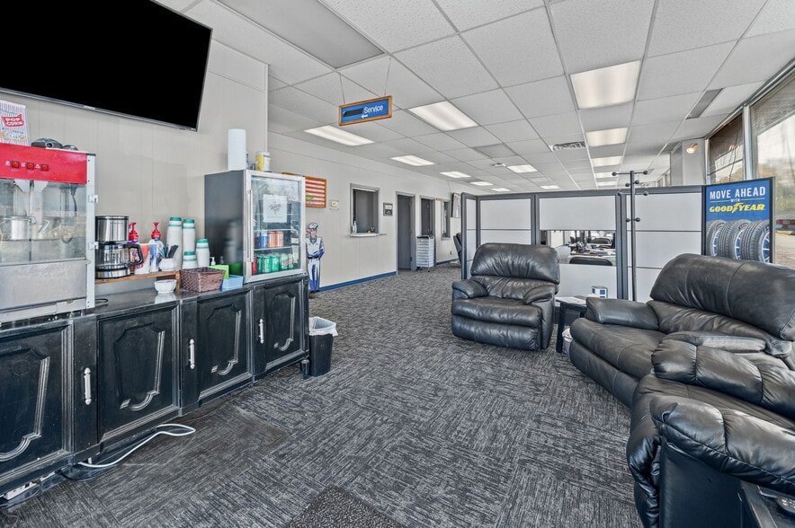 More Photos Of 400 E Pike St, Attica Auto Dealership For Sale