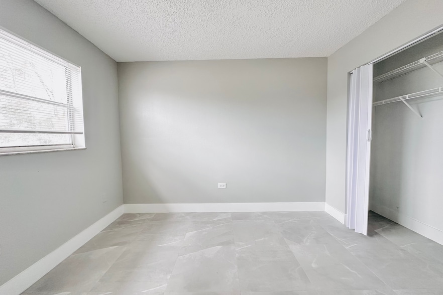 More Photos Of 999 W Prospect Rd, Oakland Park Apartments For Sale