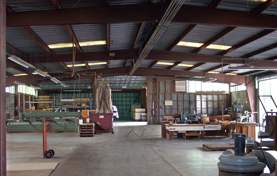 More Photos Of 1706 W Fig St, Tampa Warehouse For Lease
