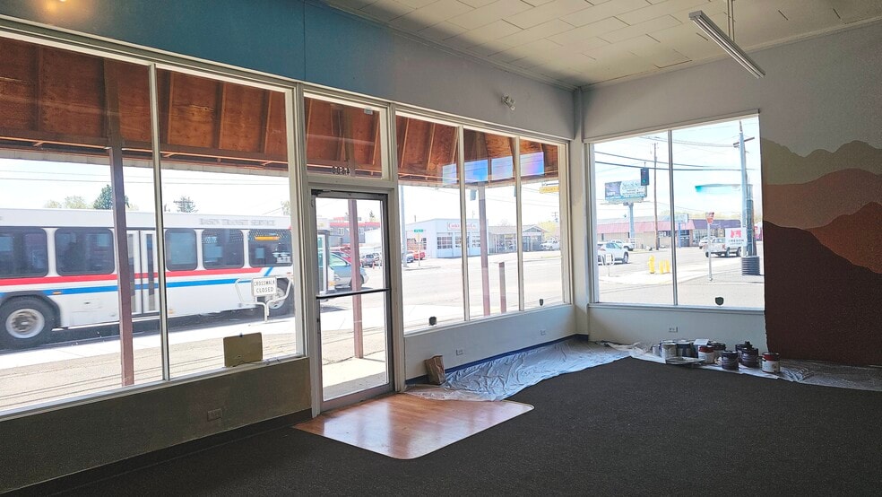 More Photos Of 4609 S 6th St, Klamath Falls Storefront For Sale