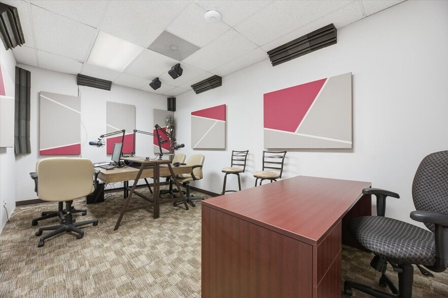 More Photos Of 600 S 4th St, Council Bluffs Office For Lease