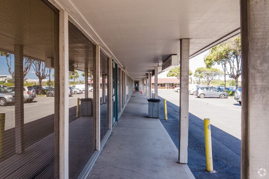 More Photos Of 565 Kokea St, Honolulu Unknown For Lease