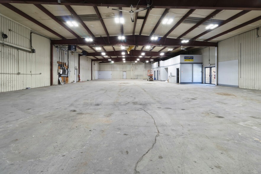 More Photos Of 1091 Kentucky Ave, Indianapolis Warehouse For Lease