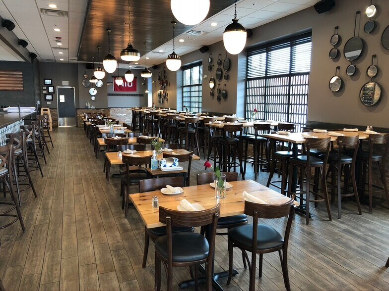 More Photos Of 106 E Lincoln Hwy, Dekalb Restaurant For Lease