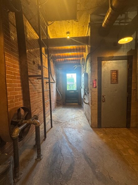 More Photos Of 569 E 2nd Ave, Salt Lake City Unknown For Lease