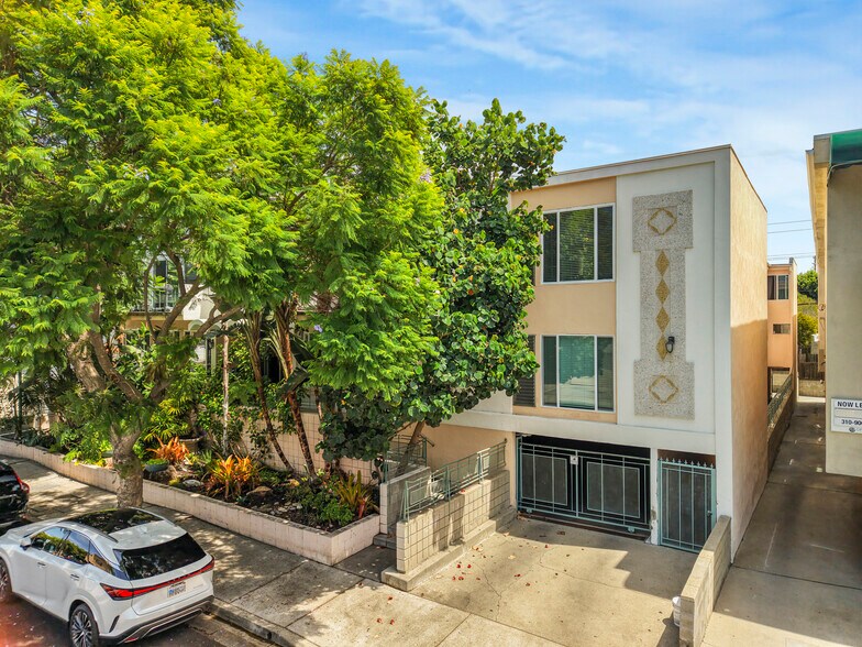More Photos Of 944 N Orange Grove Ave, Los Angeles Apartments For Sale