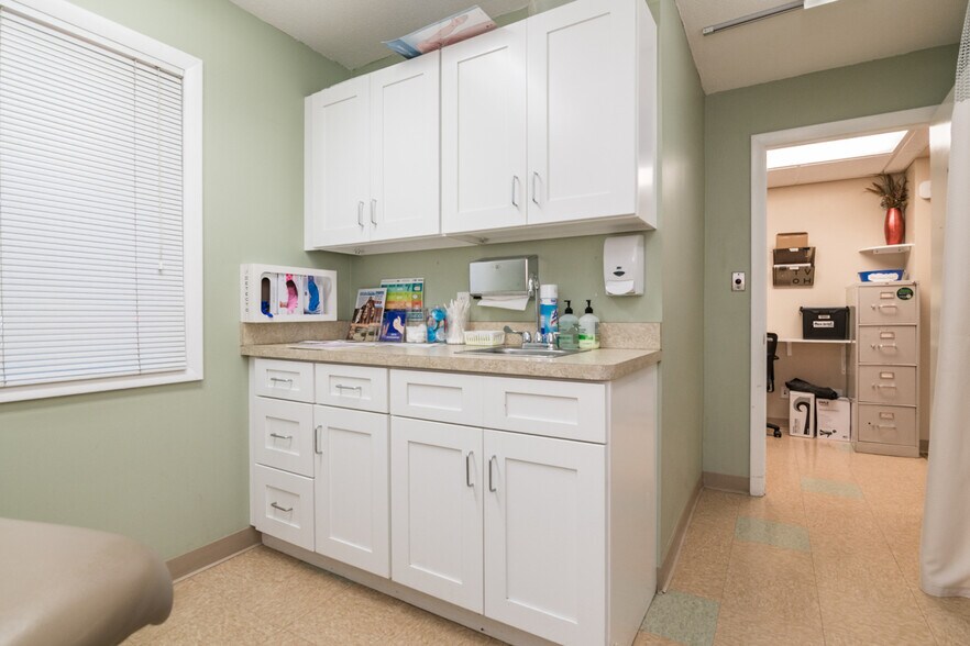 More Photos Of 860 Boston Rd, Springfield Medical For Lease