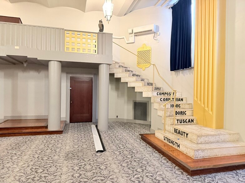 More Photos Of 200 N 11th St, Fort Smith Religious Facility For Sale