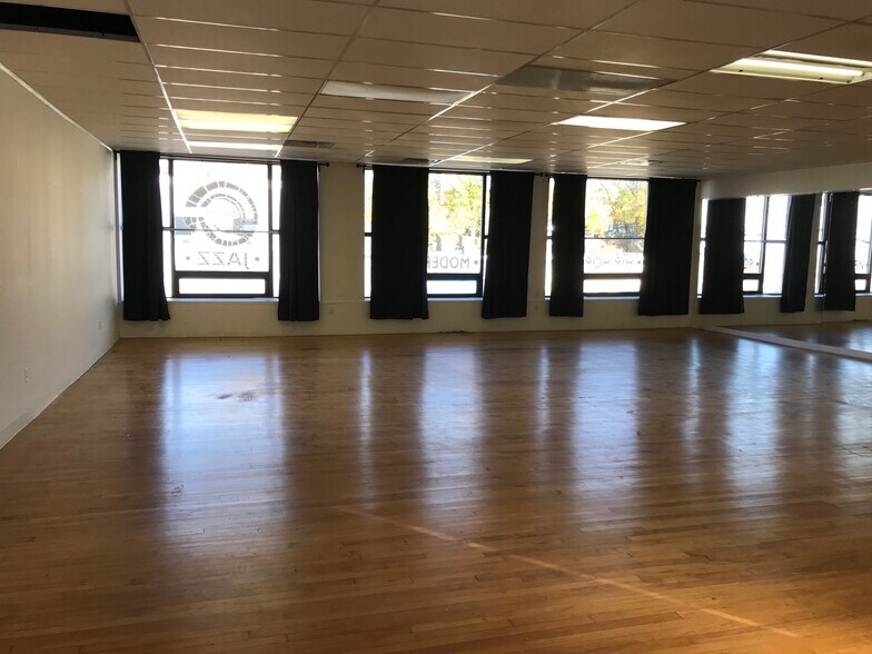 More Photos Of 61 Main St, Norwalk Storefront Retail Office For Lease