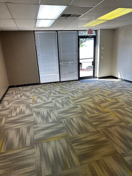 More Photos Of 10444-10458 Sentinel St, San Antonio Flex For Lease