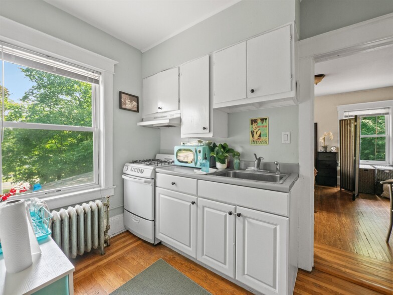 More Photos Of 247 N Middletown Rd, Pearl River Apartments For Sale