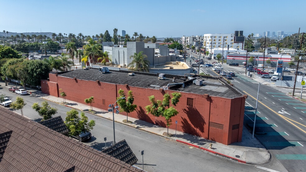 More Photos Of 5000 W Adams Blvd, Los Angeles Showroom For Lease