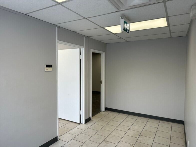 More Photos Of 4238-4258 93 St NW, Edmonton Light Manufacturing For Lease