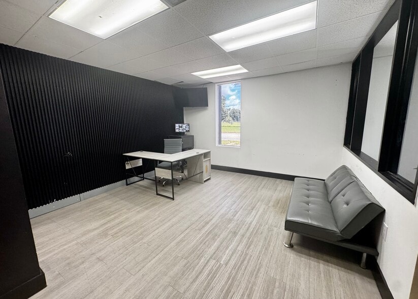 More Photos Of 120 W Carroll St, Kissimmee Warehouse For Sale