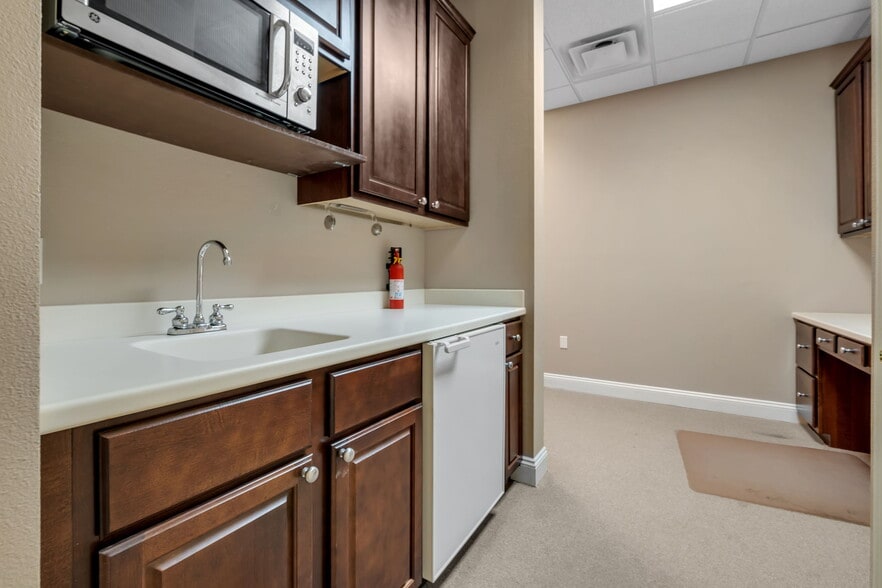 More Photos Of 2104 Delta Way, Tallahassee Office For Sale