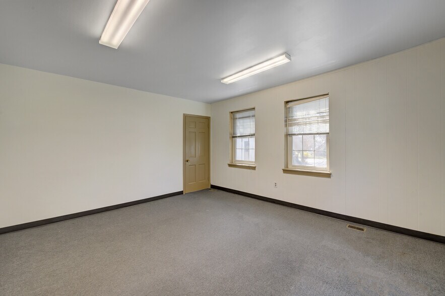 More Photos Of 136 W Lancaster Ave, Paoli Medical For Lease