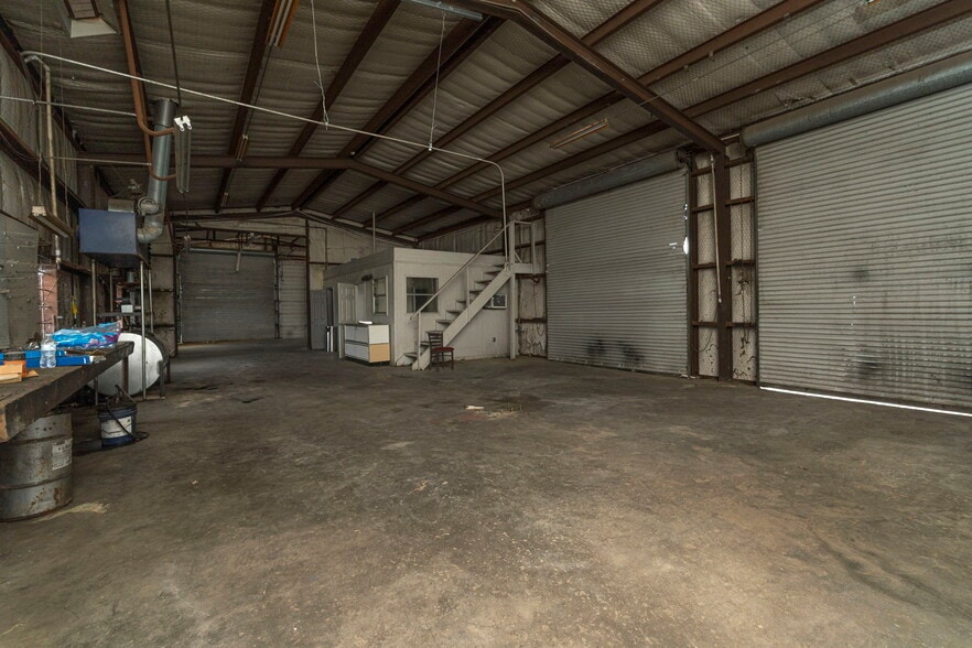 More Photos Of 108 West Gillum, Grandview Warehouse For Sale