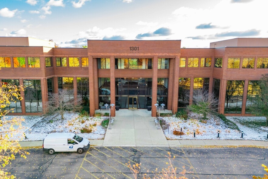 Primary Photo Of 1301 W Long Lake Rd, Troy Office For Lease