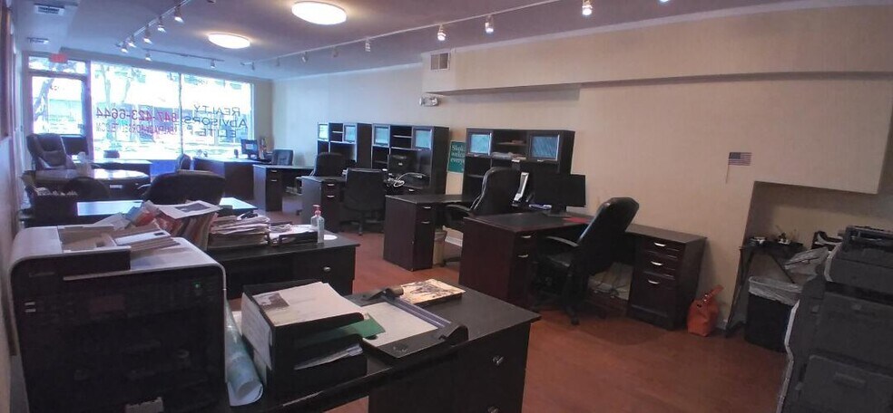 More Photos Of 4023-4025 Church St, Skokie General Retail For Sale