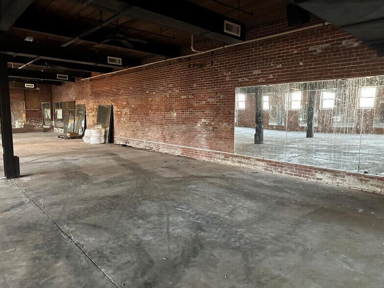 More Photos Of 444 Hartford Pike, Dayville Freestanding For Sale