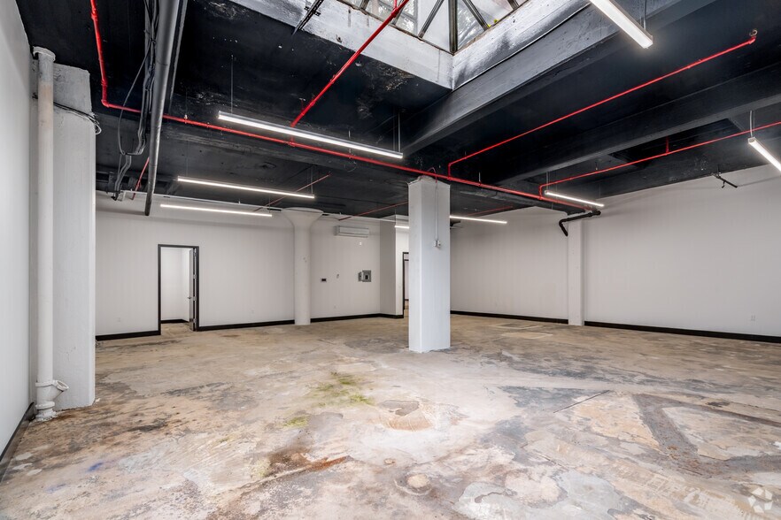 More Photos Of 4 Evergreen Ave, Brooklyn Flex For Sale