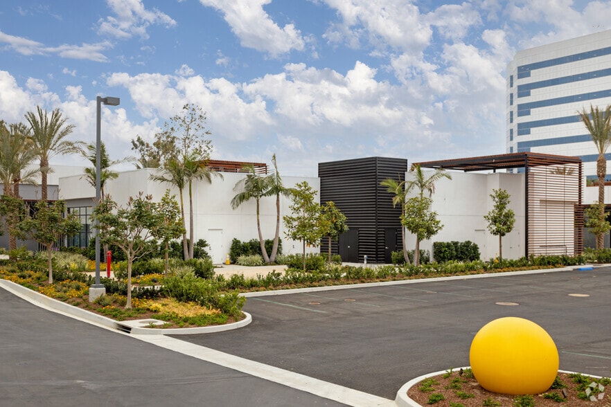 More Photos Of 980 W 190th St, Torrance Unknown For Lease