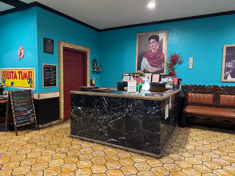 More Photos Of 2490 Fair St, Chico Restaurant For Lease