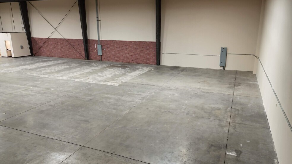 More Photos Of 617 Winmoore Way, Modesto Warehouse For Lease