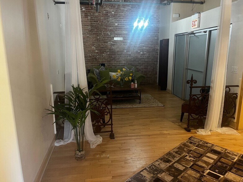 More Photos Of 409 W Huron St, Chicago Loft Creative Space For Lease