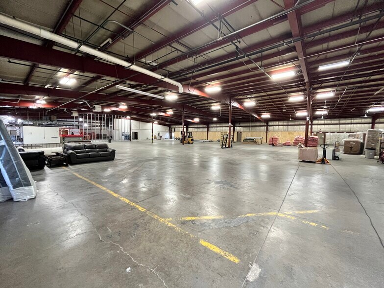 More Photos Of 2041 S Stoughton Rd, Madison Warehouse For Lease
