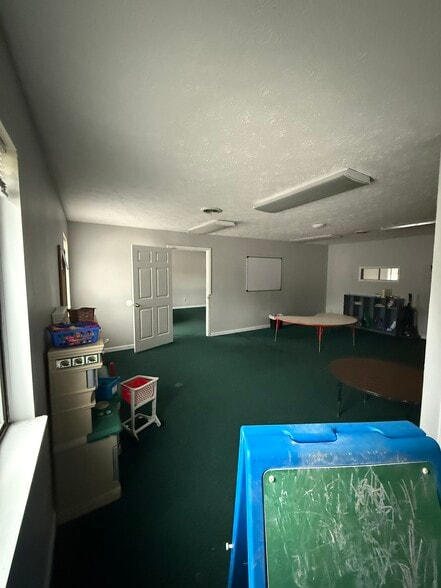 More Photos Of 114 S Maple St, Winchester Office For Lease