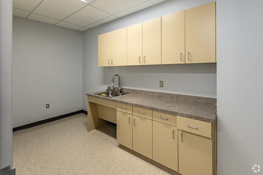 More Photos Of 600 Parsippany Rd, Parsippany Office For Sale