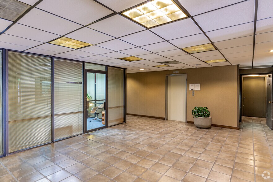 More Photos Of 4054 McKinney Ave, Dallas Office For Lease