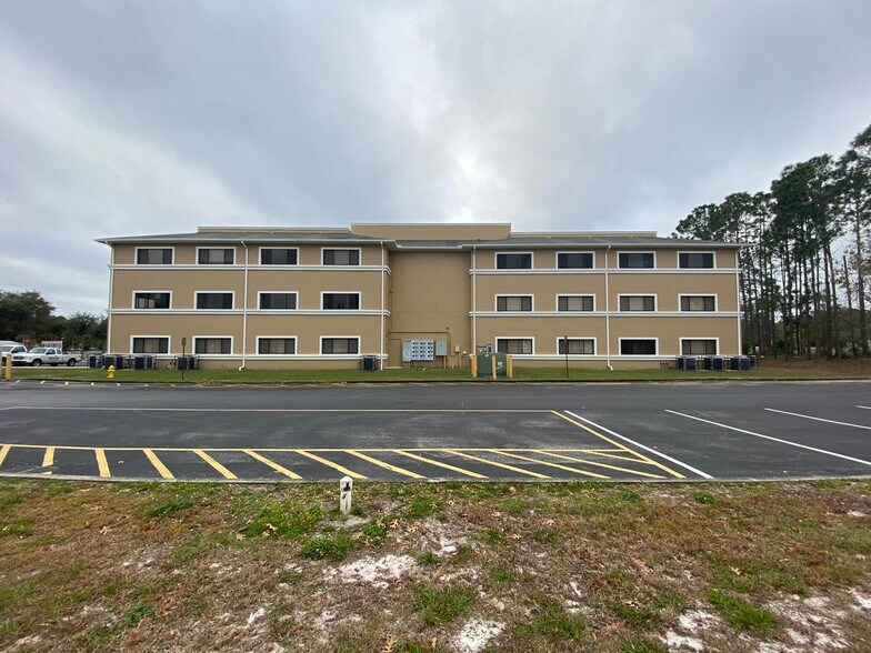 More Photos Of 1490 Sunshadow Dr, Casselberry Loft Creative Space For Lease