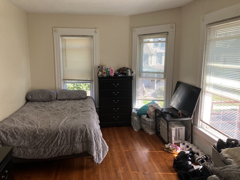 More Photos Of 49 Cambridge St, Rochester Apartments For Sale