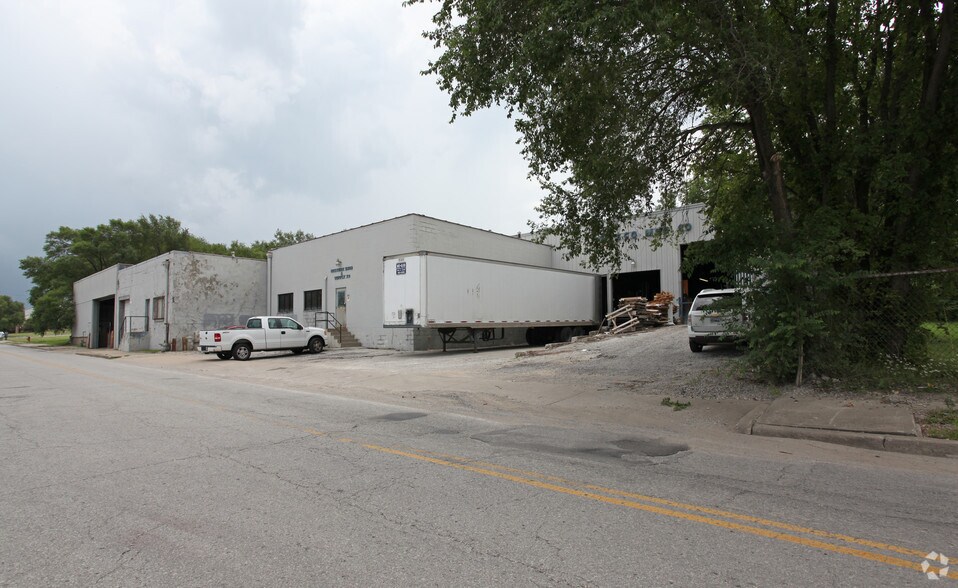 Primary Photo Of 2007 E 19th St, Kansas City Manufacturing For Sale