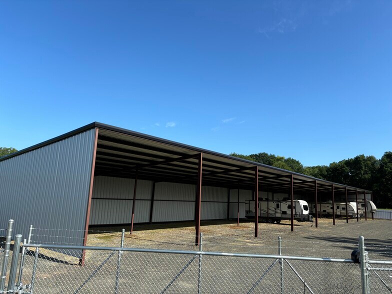 More Photos Of 504 Louise st, Atlanta Self Storage For Sale