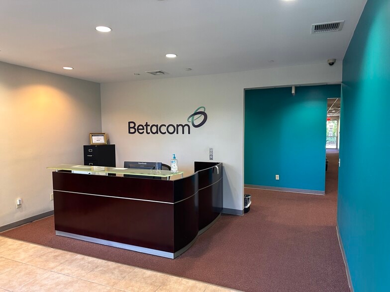 More Photos Of 9331 E Fowler Ave, Thonotosassa Flex For Lease