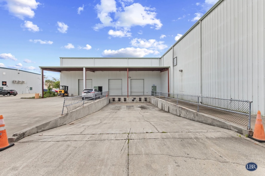 More Photos Of 3120 Skyway Cir, Melbourne Warehouse For Lease