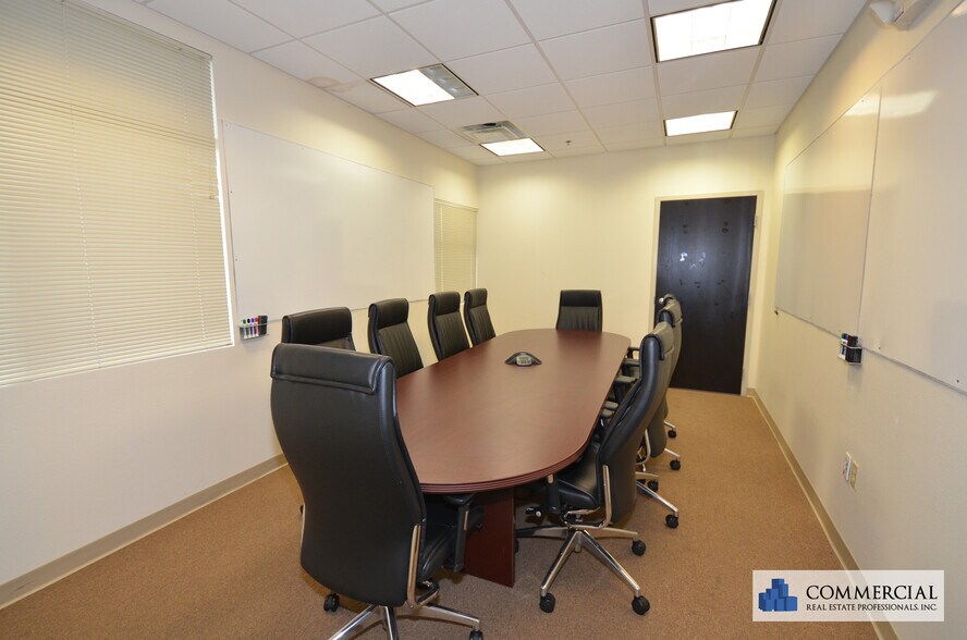 More Photos Of 13538 Village Park Dr, Orlando Office Residential For Lease