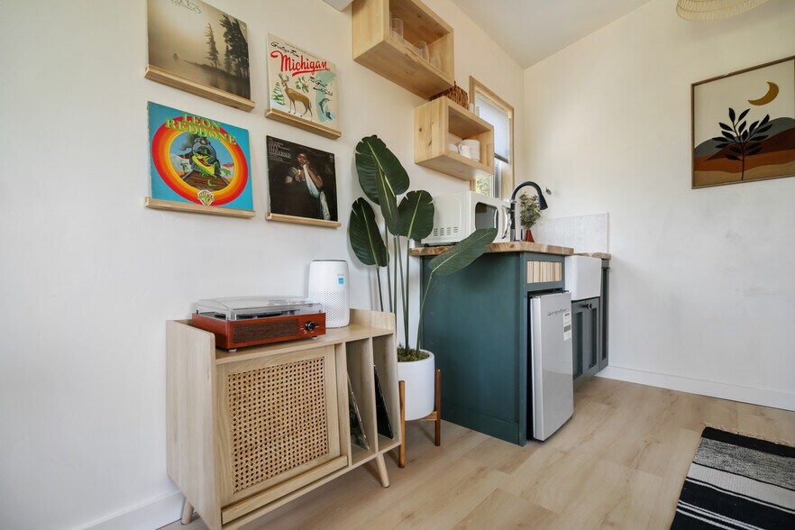 More Photos Of 301 Avenue I, Valley Mills Specialty For Sale