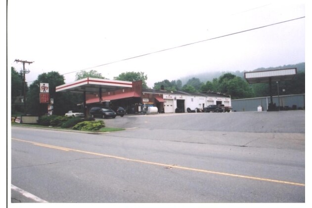 More Photos Of 809 E Main St, Independence Storefront For Sale