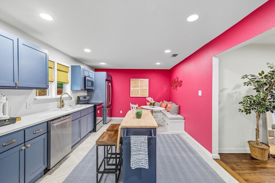 More Photos Of 3613 Washburn Ave, Fort Worth Loft Creative Space For Sale