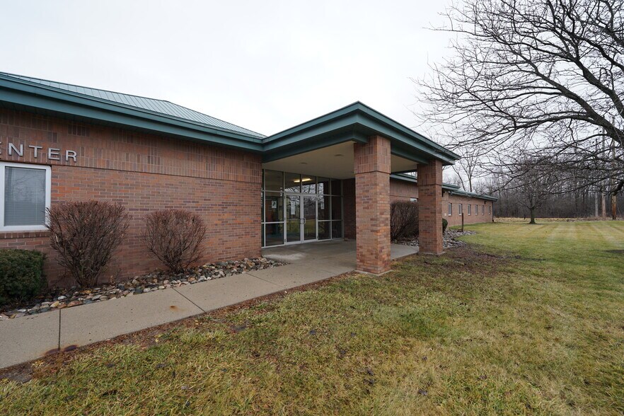More Photos Of 1835 Treanor St, Saginaw Rehabilitation Center For Sale