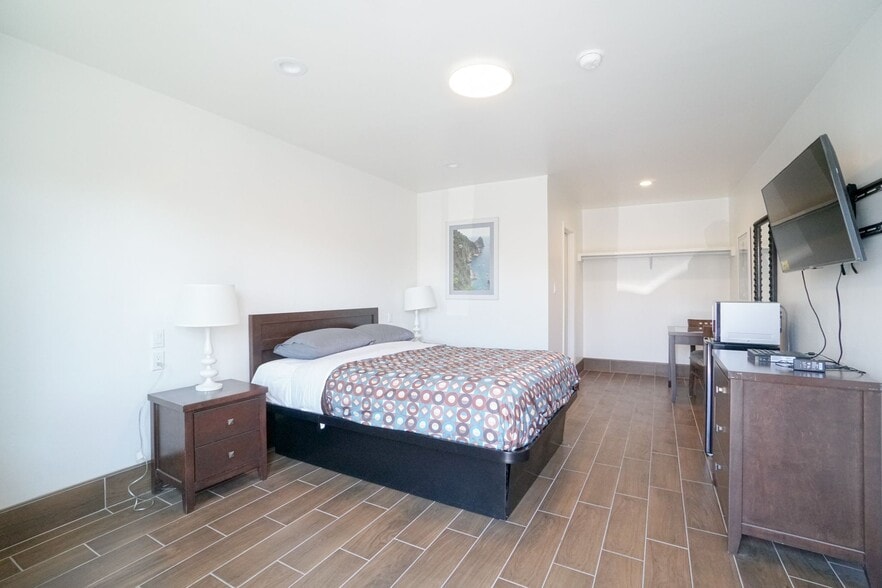 More Photos Of 3101 E Pacific Coast Hwy, Signal Hill Hotel For Sale