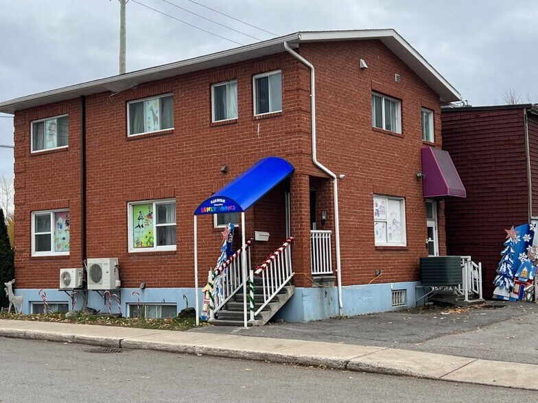 More Photos Of 855 Boul De La Côte-Vertu, Saint-Laurent Daycare Center For Sale