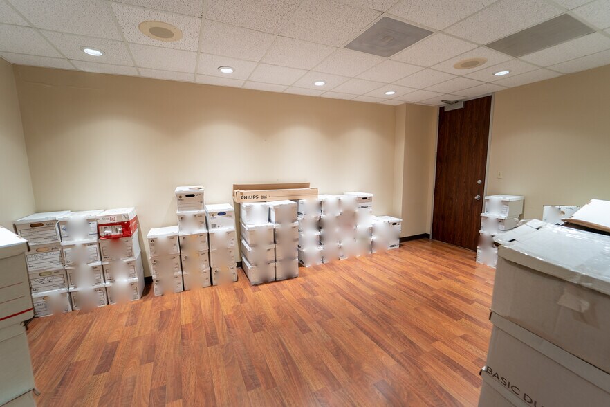 More Photos Of 115 Medical Dr, Victoria Medical For Sale