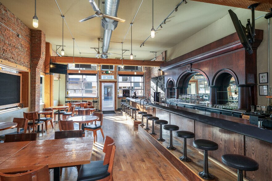 More Photos Of 1307 Main St, Oroville Bar For Sale