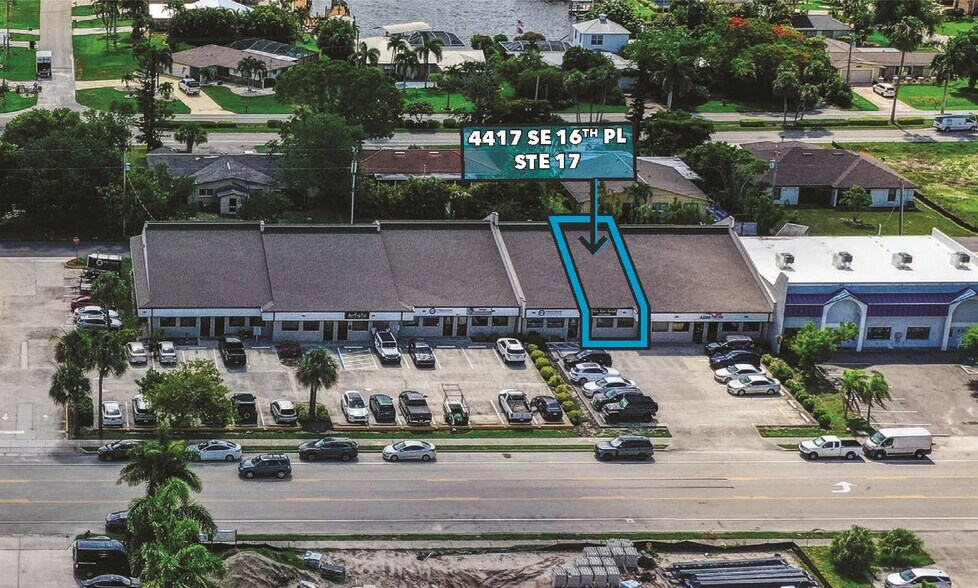 More Photos Of 4417 SE 16th Pl, Cape Coral Showroom For Lease